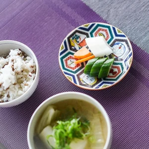 哆啦A夢九谷燒小碟 (5款選擇)盛載食物的範例圖片