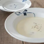 美濃燒釣魚日湯碟裝了湯後的示範圖