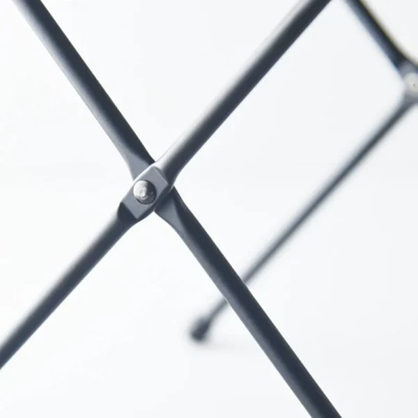 joint of the metal legs of the Flat Green foldable dripper stand