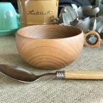 日本手工櫻木湯杯展示了美麗的櫻桃木紋理