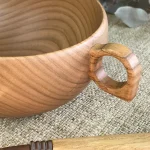 日本手工櫻木湯杯帶有圓形手柄，易於握持