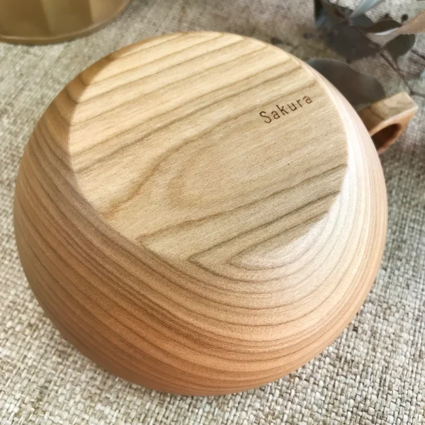 日本手工櫻木湯杯底部印有Sakura的字樣