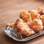 日本製炸鍋炸出美味食品,過濾器也適合冷卻油炸後的食物。