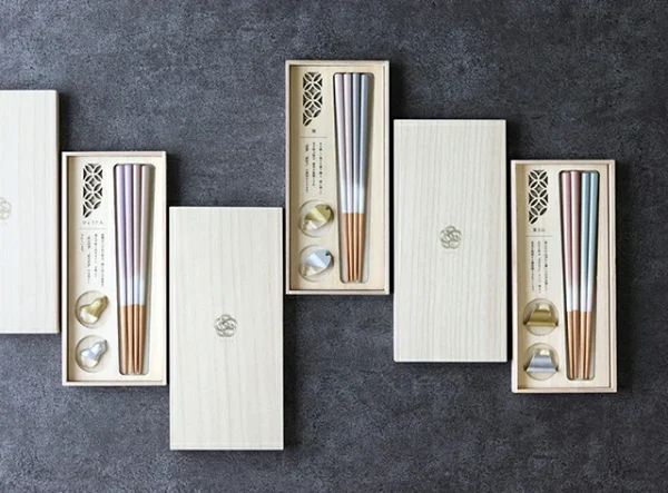 KICCHO 對筷套裝 3種不同的設計, 帶有木盒包裝，非常適合送禮