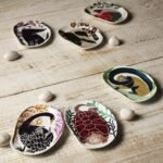 morita Miw 森田插畫瓷碟六款放在木材圖片