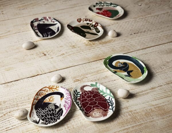 morita Miw 森田插畫瓷碟六款放在木材圖片