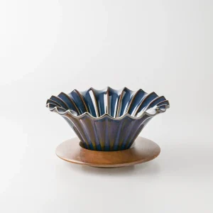 美濃燒咖啡濾杯白色背景