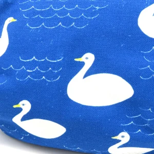 日本口金包 - 天鵝圖案特寫