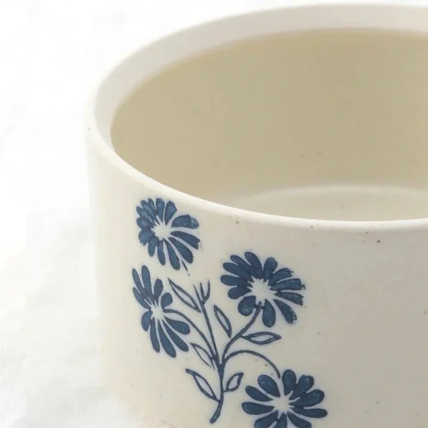 陶瓷盒上雛菊圖案放大圖