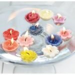 12 月份花朵造型蠟燭禮盒-各款花形蠟燭點亮放在一起的展示圖片