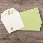 模切信紙套裝 - 鸚鵡 (綠色)套裝包括： 6張紙和3個信封。