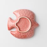 桃紅色Dinky 美濃燒小鳥形狀碟子底部都有精緻的立體設計。