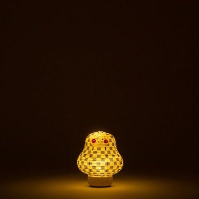 Cocolan日本燈籠紙無線LED燈亮起時的展示圖