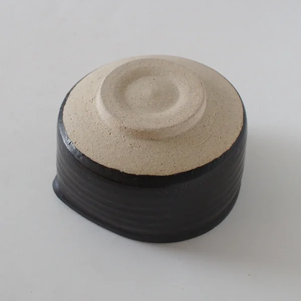 黑色美濃焼抹茶碗底部