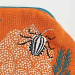 Morita Miw 花與瓢蟲布質小包 刺繡圖案特寫