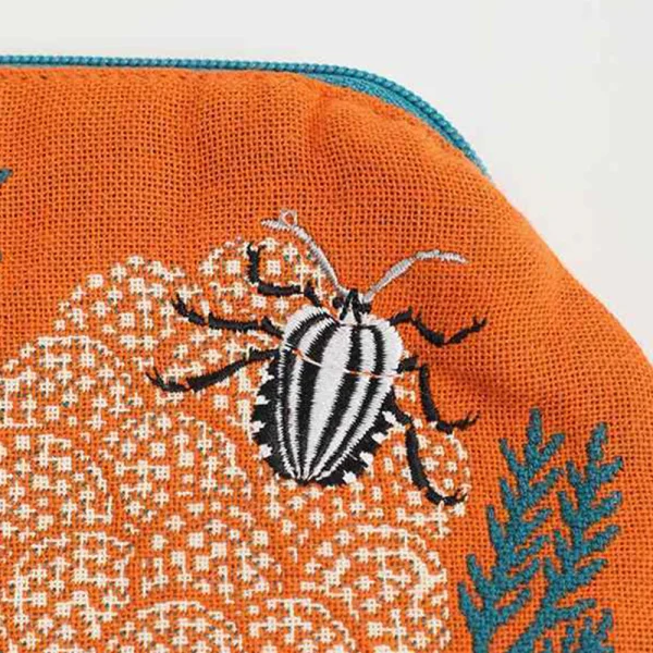 Morita Miw 花與瓢蟲布質小包 刺繡圖案特寫