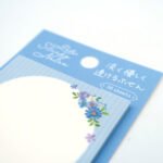 記事貼 – 藍色雛菊花環圖案設計放大圖片