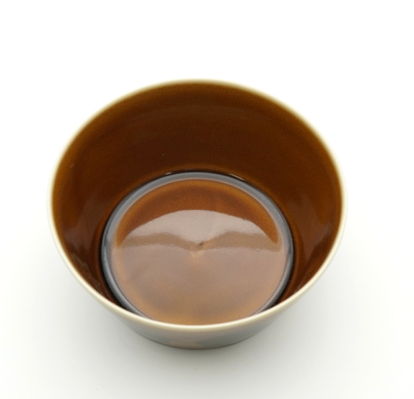 PLANTAREE 美濃燒碗啡黑色花朵款碗內部也十分光滑