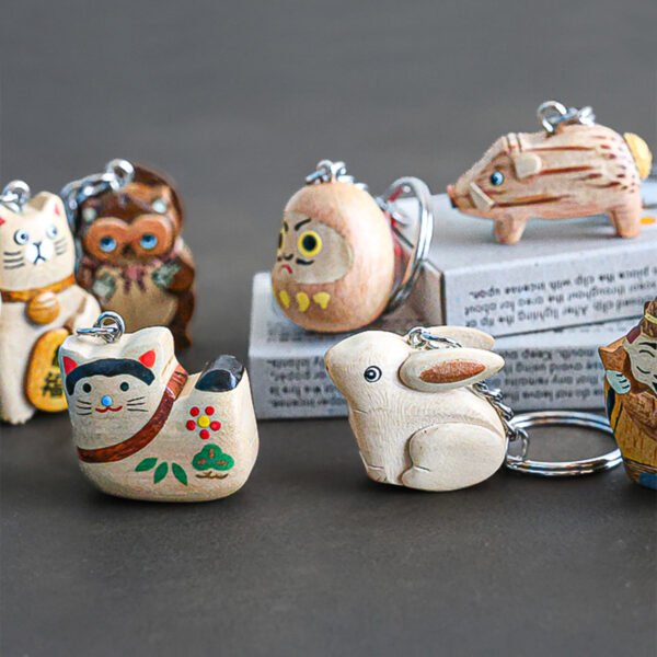 寄木吉祥物鑰匙扣包括貓、兔與四葉草等