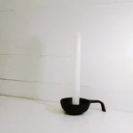 及源鑄造南部鉄器蠟燭台插上長形蠟燭的樣子 Oigen Nambu Cast Iron Candle Holder with long candle