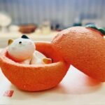 瀬戸焼果物猫精油擴香石香橙款式,打開香橙的蓋子……就會看到熟睡中的可愛小貓