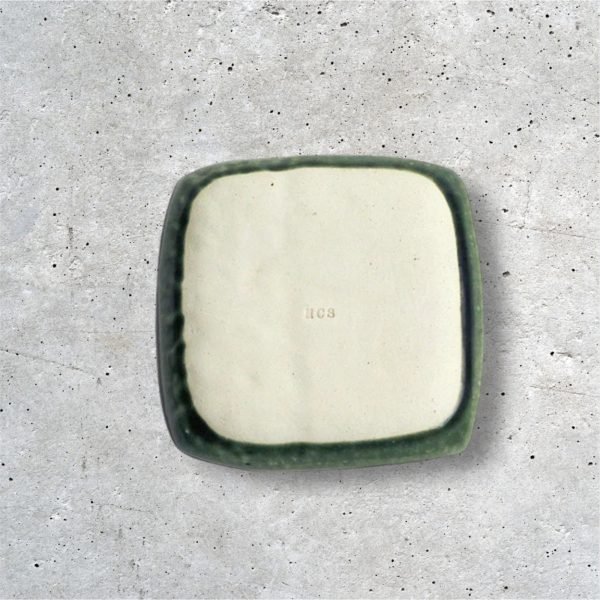 Rokuro Blut's 綠色綠色方形盤底部圖片