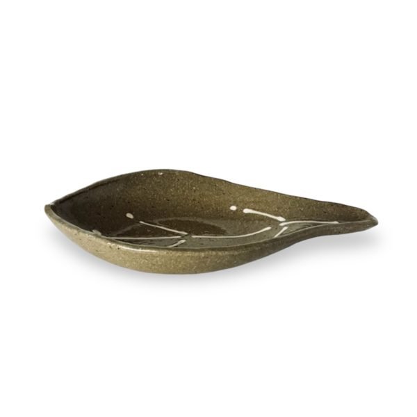 Rokuro Blut’s樹葉形餐盤側面