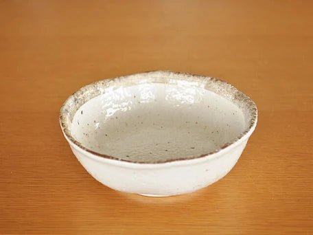 日本製白唐津粗陶小碗側面