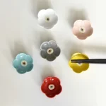 波佐見燒小花筷子托架，精緻工藝，多種顏色選擇，餐桌巧思