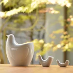 白山陶器小鳥同系列產品作為裝飾的使用範例