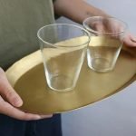 適用於桌面整理或珠寶收納的 M 號黃銅托盤，兼具實用與美觀。