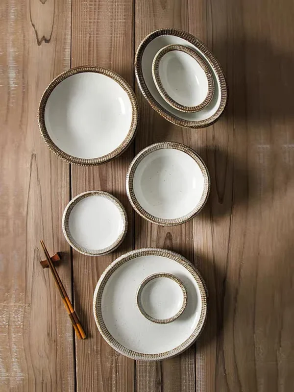 Rokuro Blut's 六魯 美濃燒橢圓鉢 與圓形碗 俯視圖