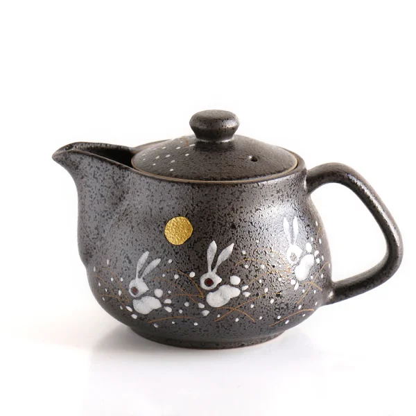 日本九谷燒手繪兔子茶壺正面白色背景圖