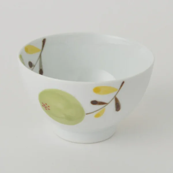 日本制造的波佐見燒手繪枇杷碗上的綠色枇杷圖案很漂亮