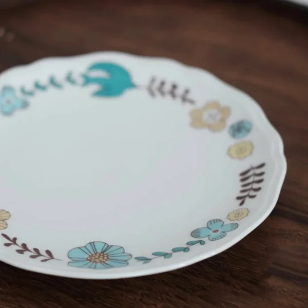 蓝色九谷燒花語圓盤上的花鳥等圖案