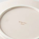 深山Miyama 美濃燒櫻花粉花卉浮雕餐盤底部印上品牌名稱