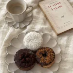 小號的Rokuro Blut's 六魯花皿可以 放甜點