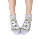 姆明系列女裝襪姆明款 - 淺棕色穿在腳上的示範圖片