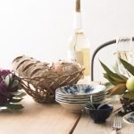 Aito 復古藍白色植物淺碗疊起時的樣子