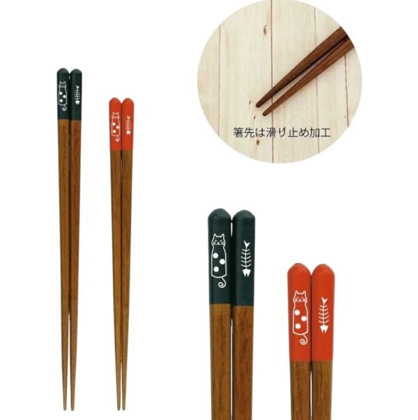 日本製貓咪茶碗筷子對裝-23cm 黑色筷子與 21cm紅色筷子