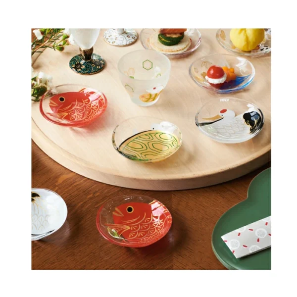 日本吉祥物玻璃小碟可以點綴餐桌