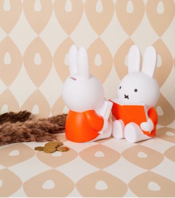 Miffy 造型存錢罐 – 閱讀款紅色 (M) 正面背面合影