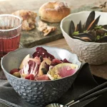 Aito 美濃燒浮雕花卉碗 L - 2件套裝盛載食物的範例圖片