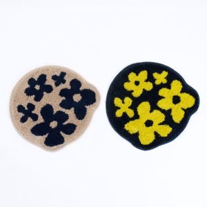 日本製鉤針編織座墊 – 花朵圖案 米色 | 深藍色