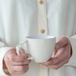 浮雕花朵手柄陶瓷杯子 - 玫瑰款