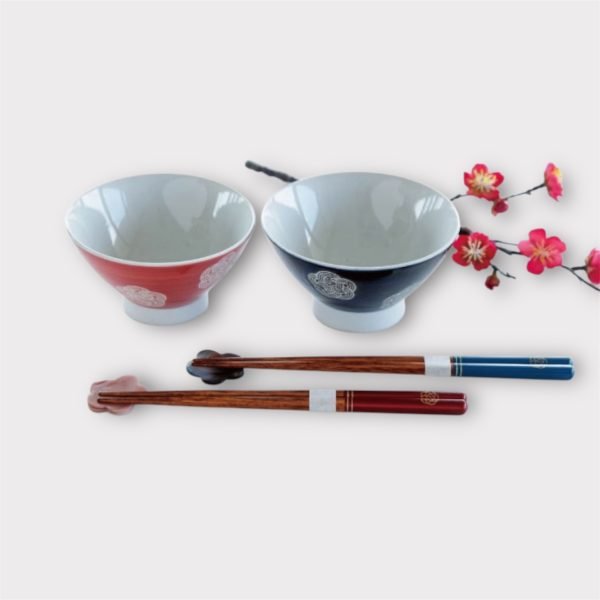 夫妻筷子連筷子架套裝 梅花結 - 與同系統飯碗放在一起漂亮的展示圖
