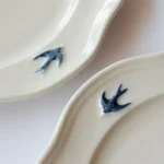 Studio M' Early Bird 燕子系列餐碟的邊緣圖案設計特寫