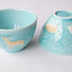 浮雕杯子直立與倒立平排的圖片