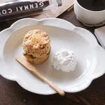 Yoshizawa 益子燒雲邊深盤 - Image of a Yoshizawa Mashiko-style deep plate with cloud edge design, highlighting its elegant craftsmanship.