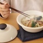 野田琺瑯有蓋鍋裝上食物使用的場景圖